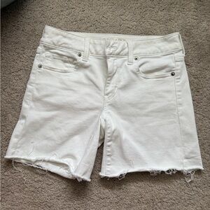 Like new white American Eagle shorts